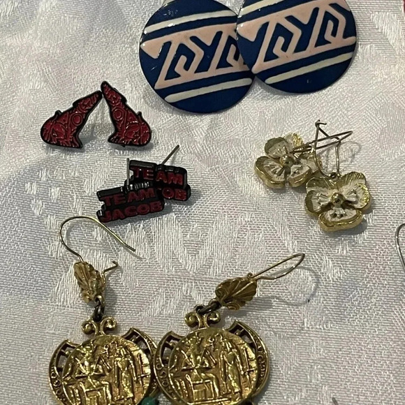 Fun earring lot for kids/women 31 pairs! Pierced earrings dangles studs fashion - Picture 2 of 10